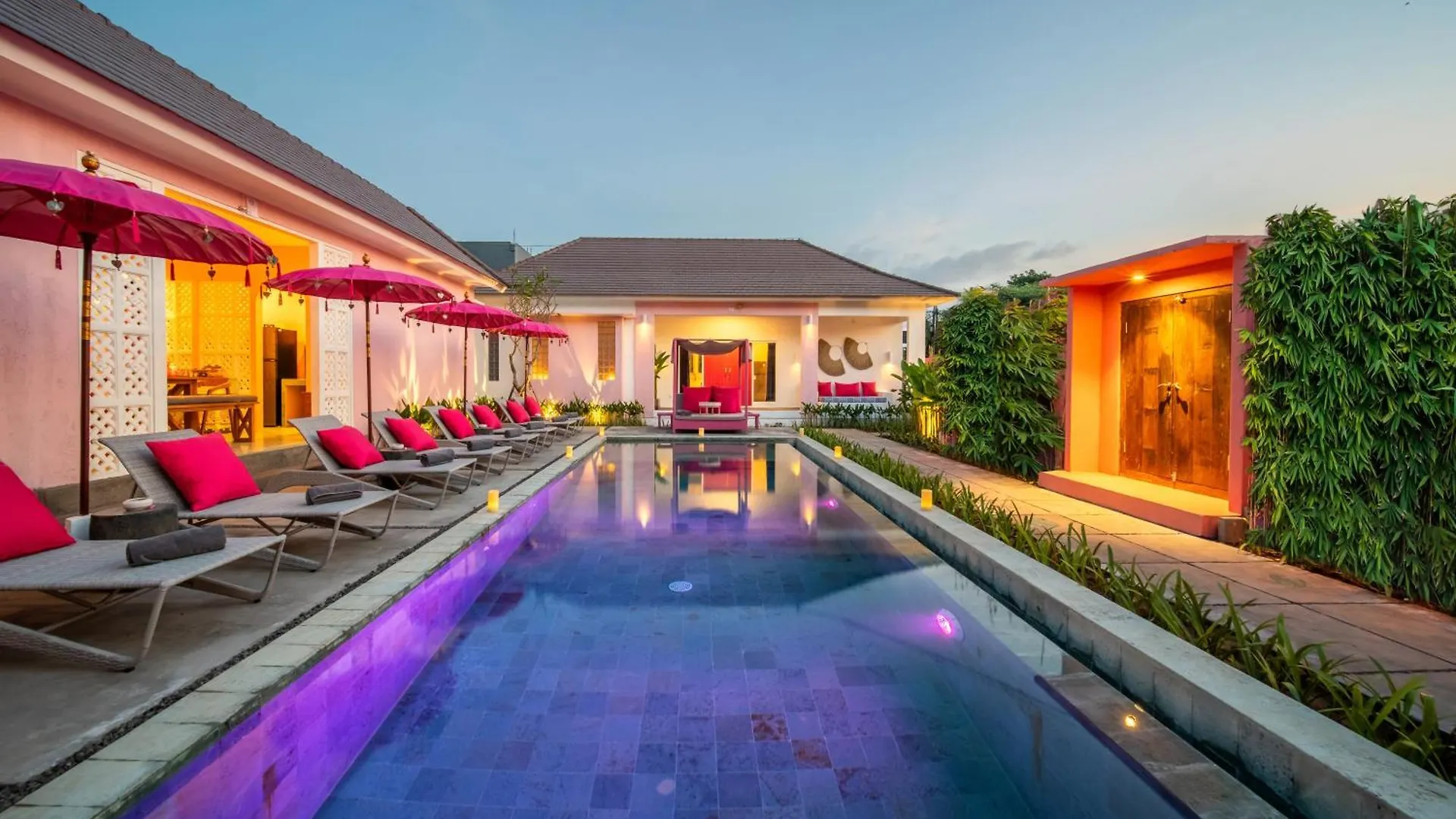 Bed & Breakfast Pinkprivate Balangan - For Cool Adults Only Bed and Breakfast Jimbaran Indonesië