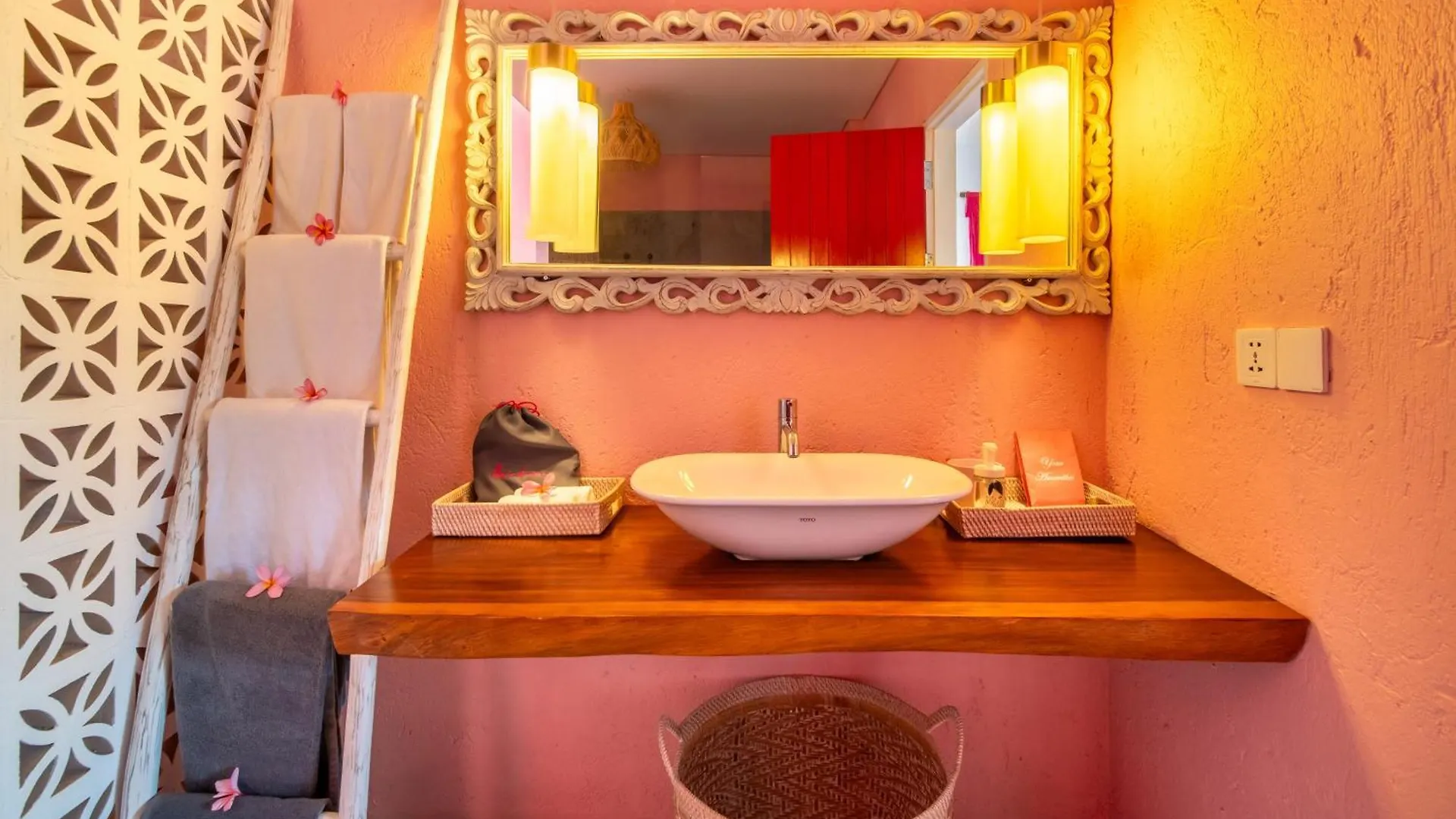 Pinkprivate Balangan - For Cool Adults Only Bed & Breakfast Jimbaran  Jimbaran (Bali)